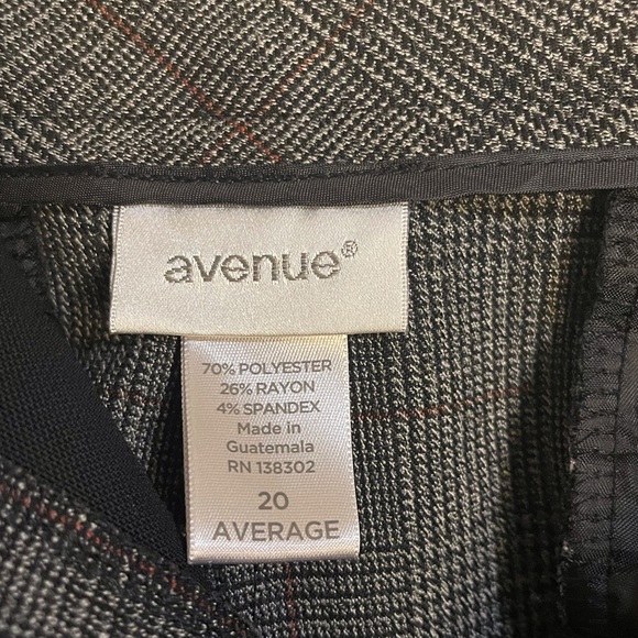 Plus Size Avenue Pant. Gray - Picture 3 of 3